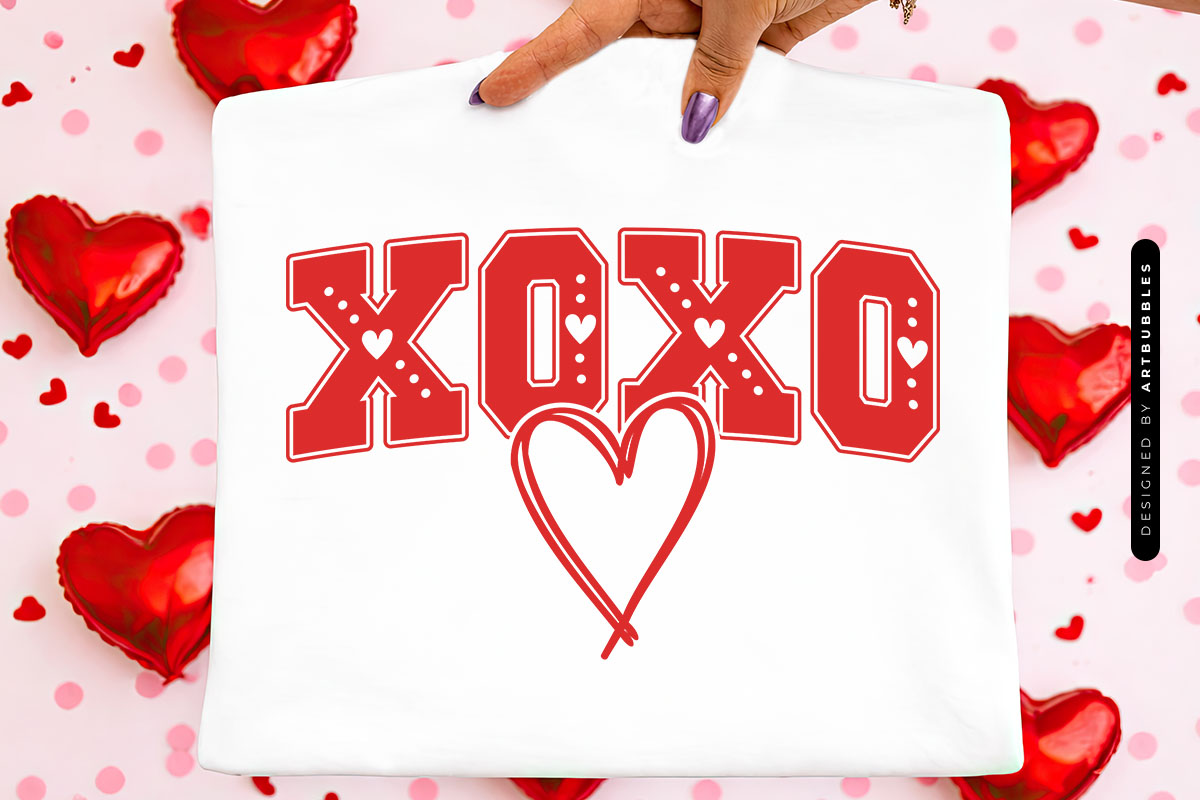 Trendy Valentine SVG Bundle Tote Mockup Image.jpg